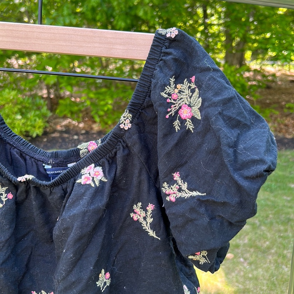 American Eagle Off-shoulder top